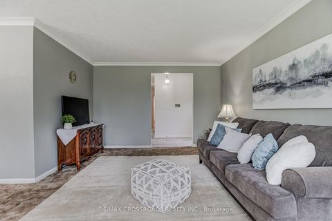Photo 10 at 30 Murmouth Road, Sullivan, Toronto