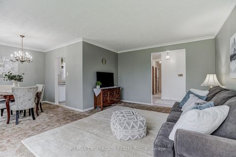 Photo 11 at 30 Murmouth Road, Sullivan, Toronto