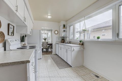 Photo 16 at 30 Murmouth Road, Sullivan, Toronto