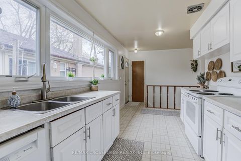 Photo 17 at 30 Murmouth Road, Sullivan, Toronto
