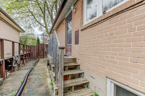 Photo 30 at 30 Murmouth Road, Sullivan, Toronto