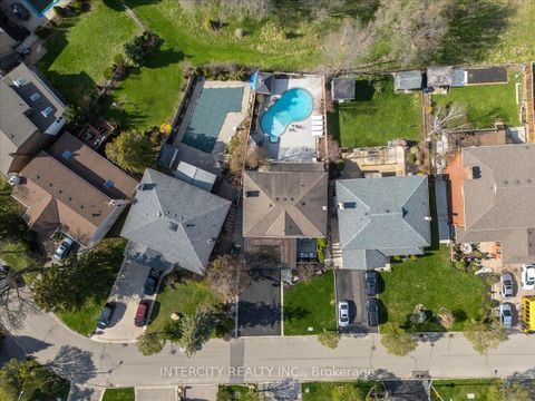 Photo 1 at 61 Golfwood Heights, The Westway, Toronto
