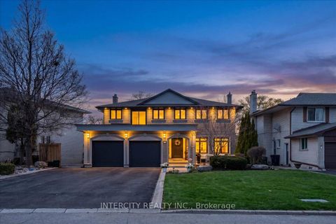 Photo 2 at 61 Golfwood Heights, The Westway, Toronto