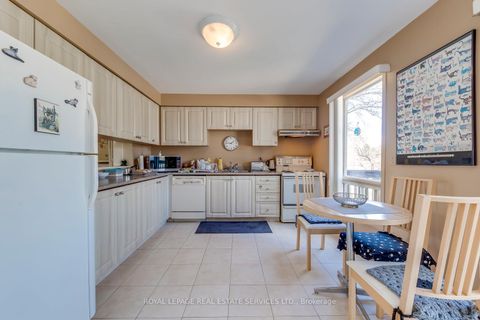 Photo 10 at 4 English Ivyway, Steeles, Toronto