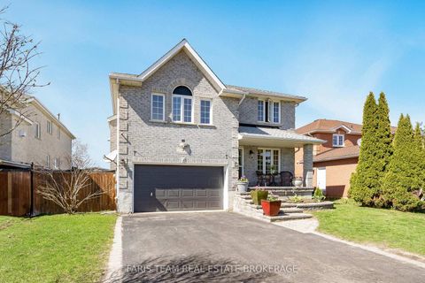 Photo 2 at 4 Whispering Pine Place, Bayshore, Barrie
