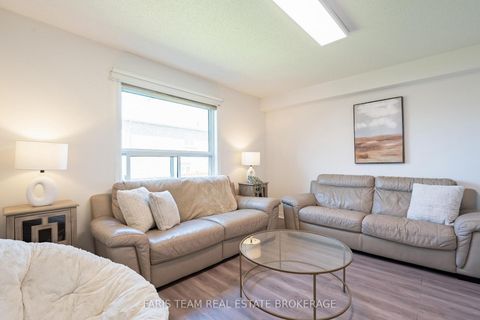 Photo 13 at 4 Whispering Pine Place, Bayshore, Barrie