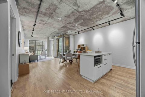Photo 3 at 314 - 650 King Street W, Waterfront Communities C1, Toronto