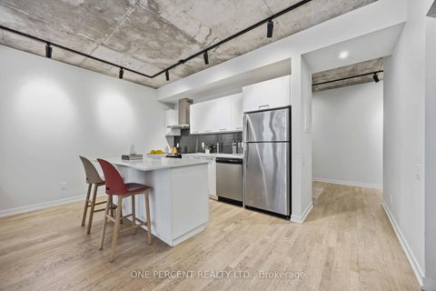 Photo 4 at 314 - 650 King Street W, Waterfront Communities C1, Toronto