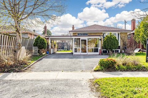 Photo 1 at 950 McCowan Road, Bendale, Toronto