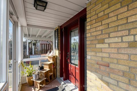 Photo 3 at 950 McCowan Road, Bendale, Toronto