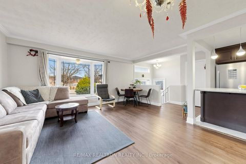 Photo 4 at 950 McCowan Road, Bendale, Toronto