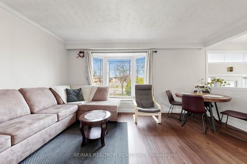 Photo 5 at 950 McCowan Road, Bendale, Toronto