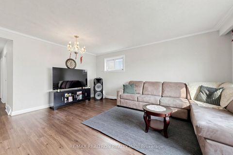 Photo 7 at 950 McCowan Road, Bendale, Toronto