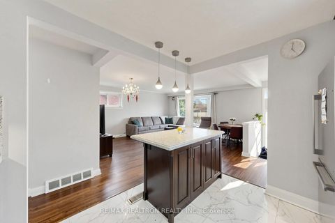 Photo 11 at 950 McCowan Road, Bendale, Toronto
