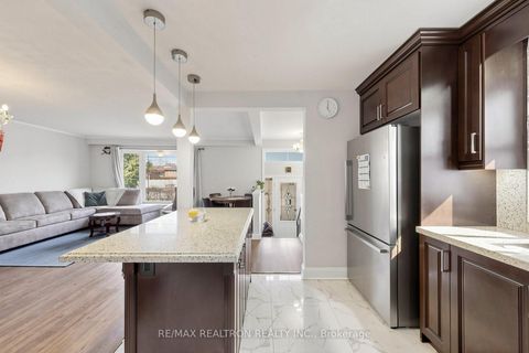 Photo 12 at 950 McCowan Road, Bendale, Toronto