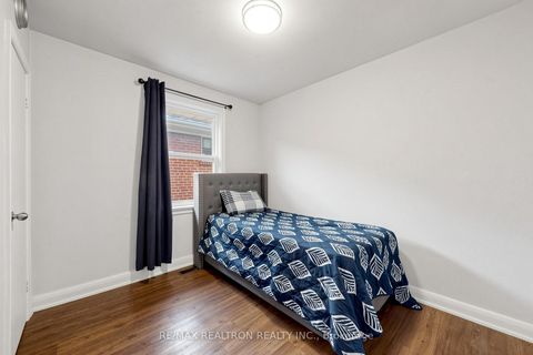 Photo 19 at 950 McCowan Road, Bendale, Toronto