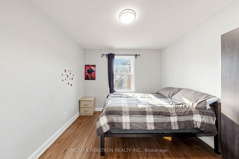 Photo 22 at 950 McCowan Road, Bendale, Toronto
