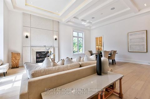 Photo 2 at 27 Hurlingham Crescent, Don Mills, Toronto