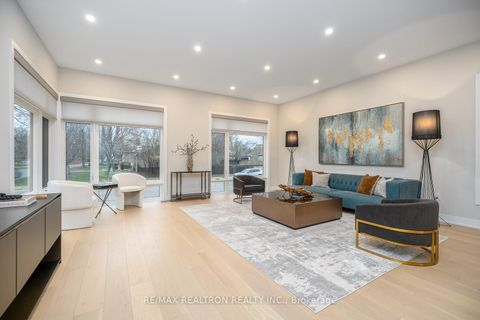 Photo 2 at 70 Collins Crescent, Aurora Heights, Aurora