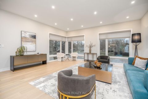 Photo 3 at 70 Collins Crescent, Aurora Heights, Aurora