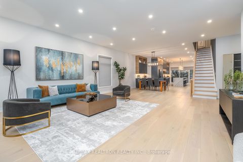 Photo 4 at 70 Collins Crescent, Aurora Heights, Aurora