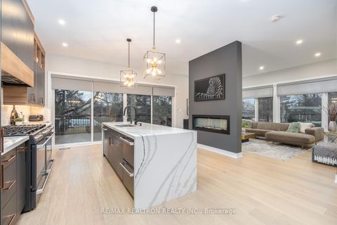 Photo 9 at 70 Collins Crescent, Aurora Heights, Aurora