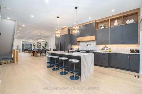 Photo 11 at 70 Collins Crescent, Aurora Heights, Aurora