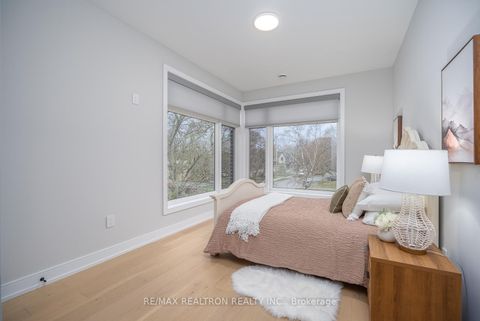 Photo 25 at 70 Collins Crescent, Aurora Heights, Aurora