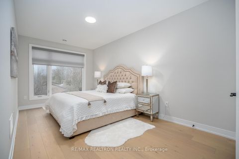 Photo 27 at 70 Collins Crescent, Aurora Heights, Aurora