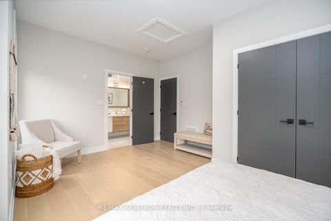Photo 31 at 70 Collins Crescent, Aurora Heights, Aurora