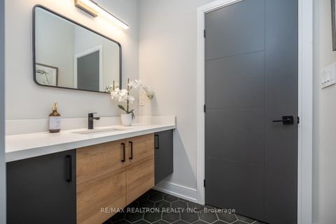 Photo 36 at 70 Collins Crescent, Aurora Heights, Aurora