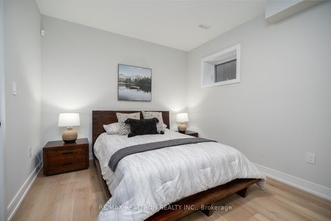 Photo 41 at 70 Collins Crescent, Aurora Heights, Aurora