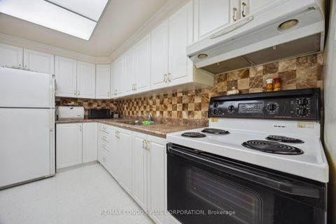 Photo 10 at 902 - 62 Wellesley Street W, Bay Street Corridor, Toronto