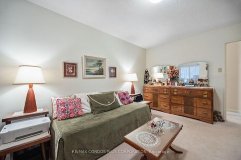 Photo 13 at 902 - 62 Wellesley Street W, Bay Street Corridor, Toronto