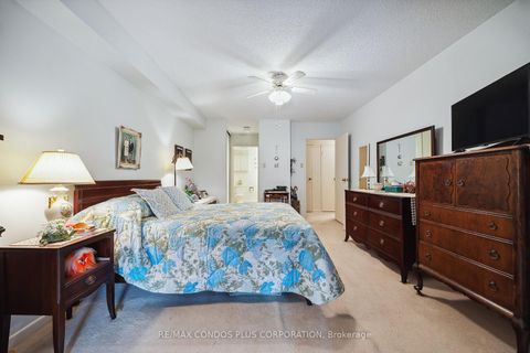 Photo 17 at 902 - 62 Wellesley Street W, Bay Street Corridor, Toronto
