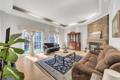 Photo 10 at 12 Greenbriar Court, Aurora Highlands, Aurora