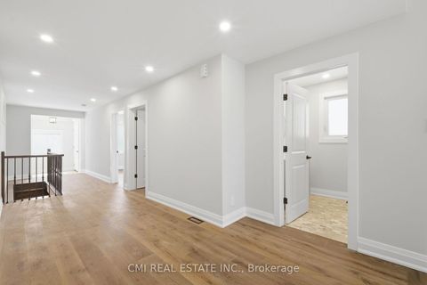 Photo 6 at 120 Northland Avenue, Smythe, Toronto