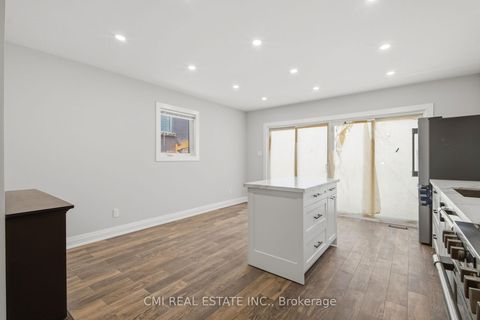 Photo 7 at 120 Northland Avenue, Smythe, Toronto