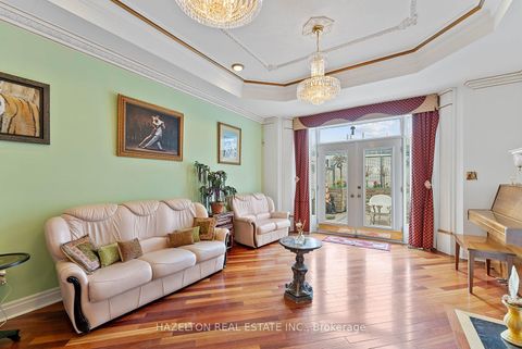 Photo 10 at 220 Walmer Road, Casa Loma, Toronto