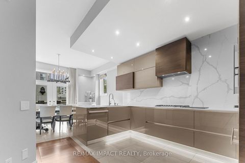 Photo 7 at 13 - 260 Russell Hill Road, Casa Loma, Toronto