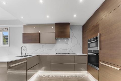 Photo 8 at 13 - 260 Russell Hill Road, Casa Loma, Toronto