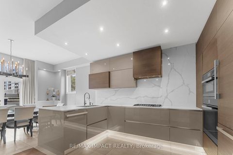 Photo 10 at 13 - 260 Russell Hill Road, Casa Loma, Toronto