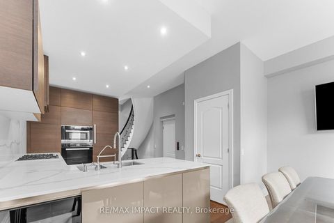 Photo 11 at 13 - 260 Russell Hill Road, Casa Loma, Toronto