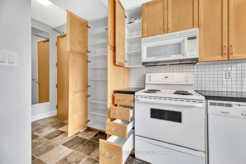 Photo 17 at 207 - 70 Alexander Street, Yonge Corridor, Toronto