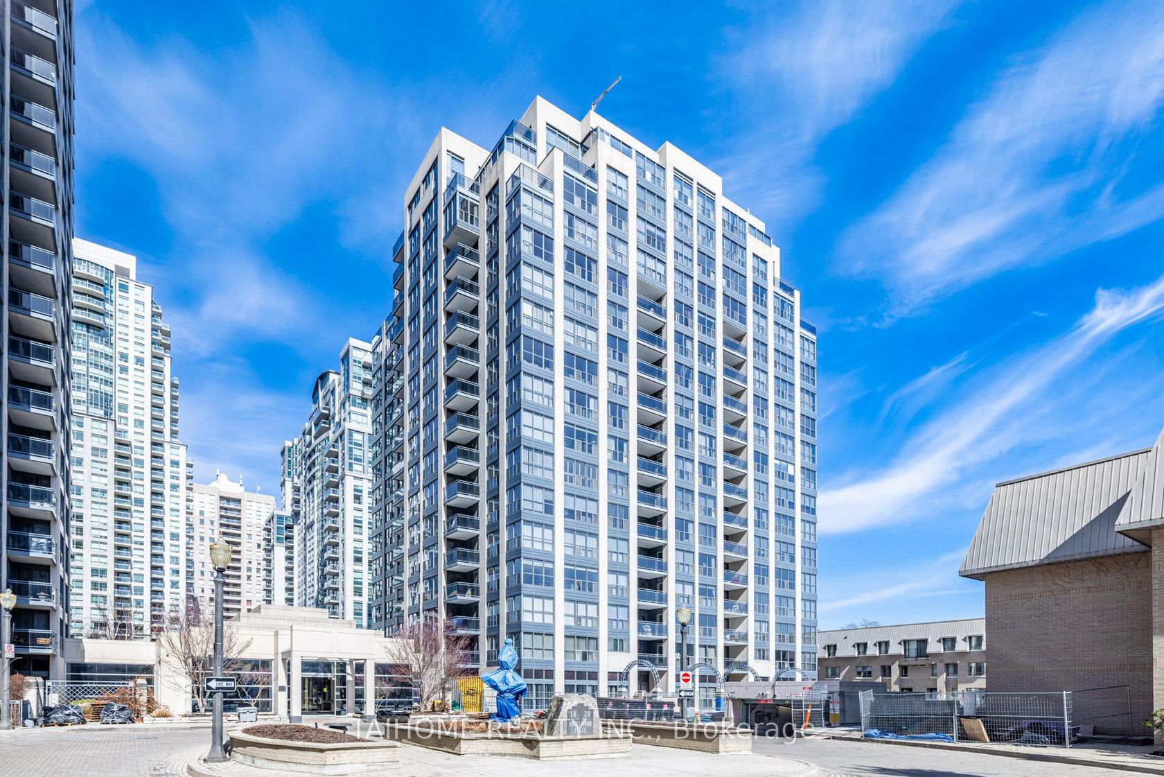 809 - 28 Hollywood Avenue, Willowdale East, Toronto 