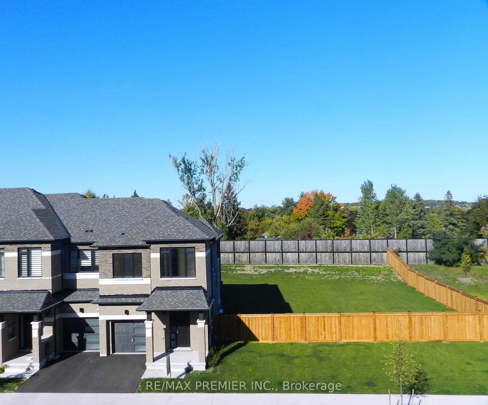 94 Turnberry Lane, Painswick South, Barrie photo number 2