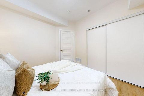 Photo 17 at 53 - 19 Eldora Avenue, Newtonbrook West, Toronto