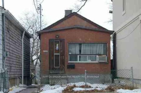 Photo 0 at 128 Spears Street, Smythe, Toronto