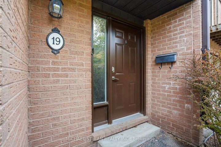 Photo 4 at 19 - 445 Stone Church Road W, Falkirk, Hamilton