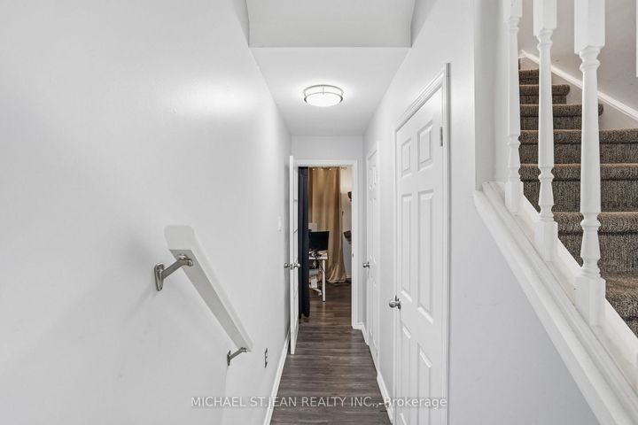 Photo 7 at 19 - 445 Stone Church Road W, Falkirk, Hamilton